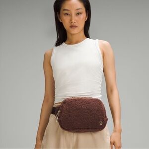 Lululemon bag size os